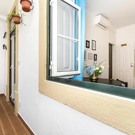 Exotic M2 R2 - Comfortable Classy Double With Shared Bath Affittacamere Lisbona