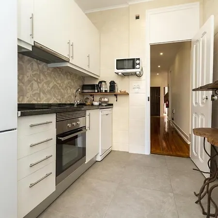 Exotic M2 R2 - Comfortable Classy Double With Shared Bath Guest house